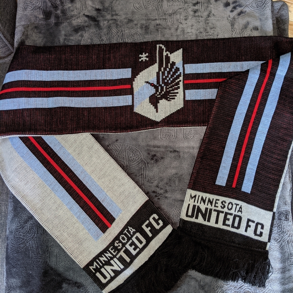 MN United scarves
